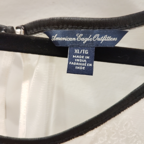 American Eagle Outfitters White Lace Blouse with Black Trim - Picture 3 of 3